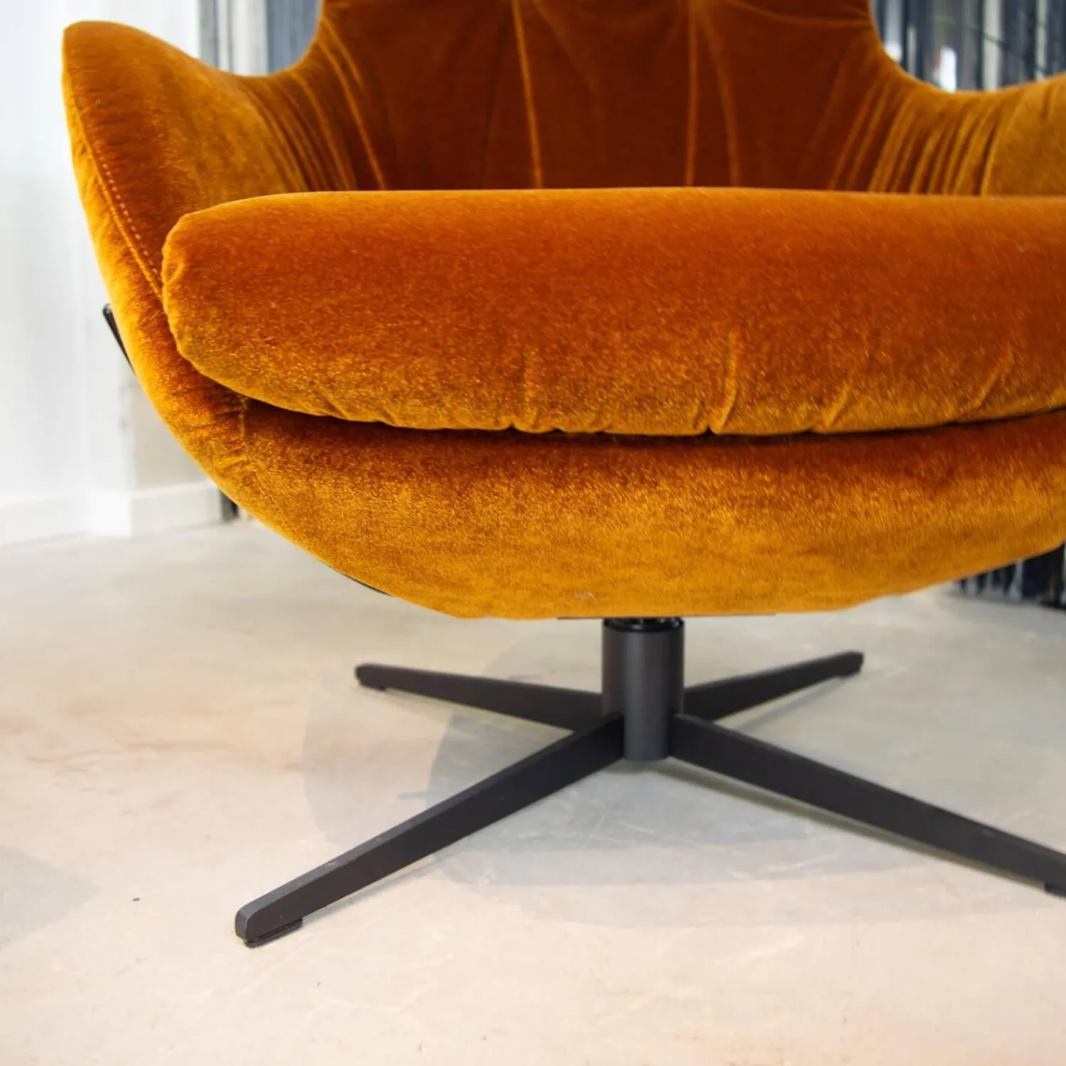 Signet Loungesessel|Sessel Shar Pei Stoff F Genua Kupfer Orange Braun Metallfuß Schwarz Inklusive Hocker