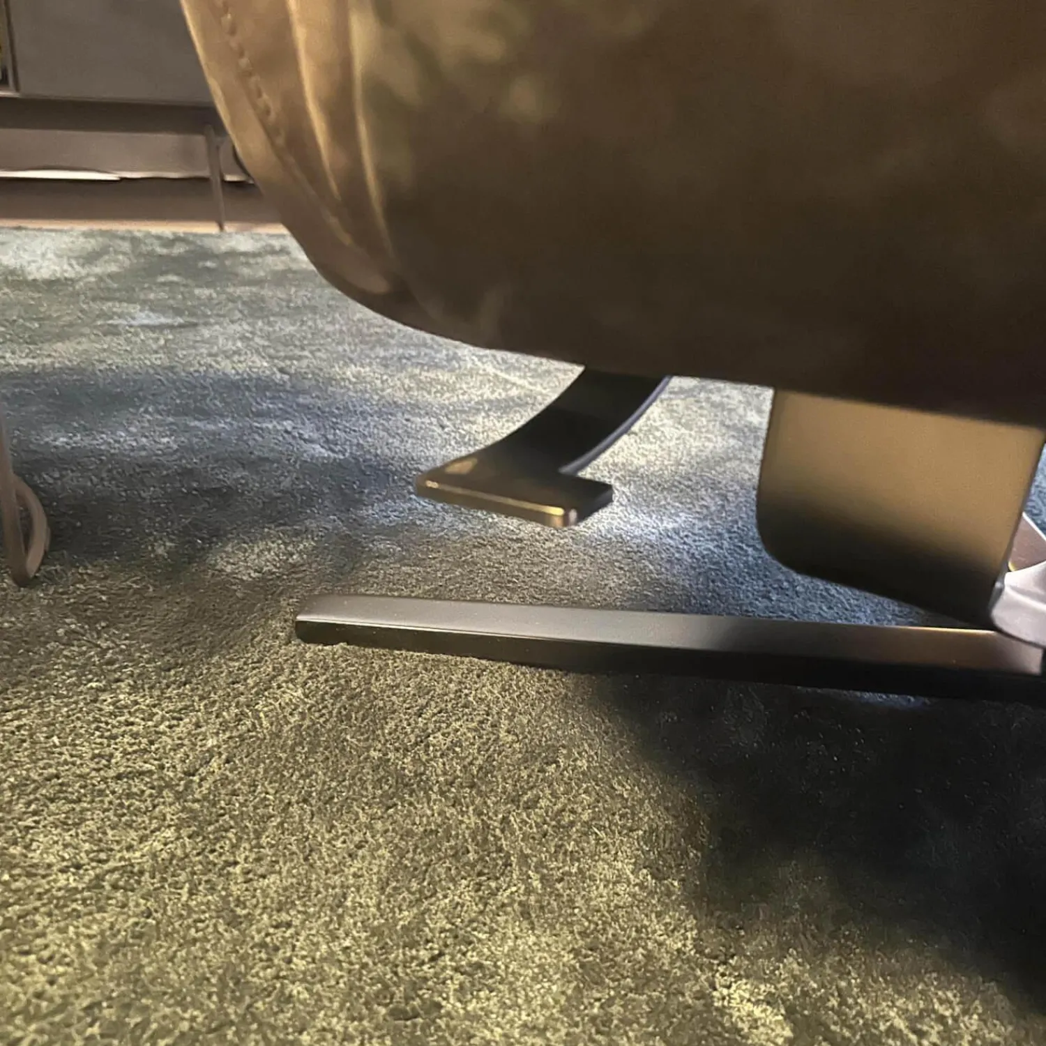 FSM Relaxsessel|Sessel Shelby Außen Leder Kashmir Schwarz Innen Leder Naturale Espresso Braun Gestell Stahl Schwarz Pulverbeschichtet