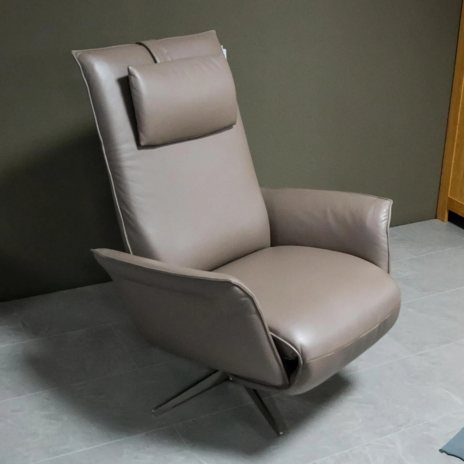 Koinor Relaxsessel|Sessel Star M Leder A-Tara Soft Latino Beige Grau Sternfuß Metall Nicke Satin Inklusive Nackenkissen