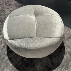 Bretz Loungesessel|Sessel Teratai aus Stoff 66 8480 Eisgrau Tellerfuß Teilpoliert Inklusive Hocker