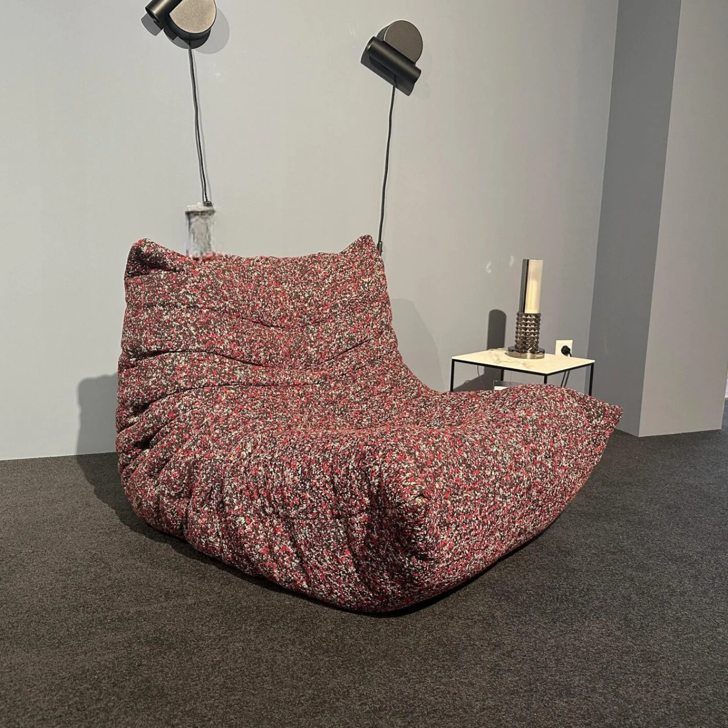 Ligne Roset Loungesessel|Sessel Togo Edition Stoff Atom Confettis Rot Schwarz Weiß