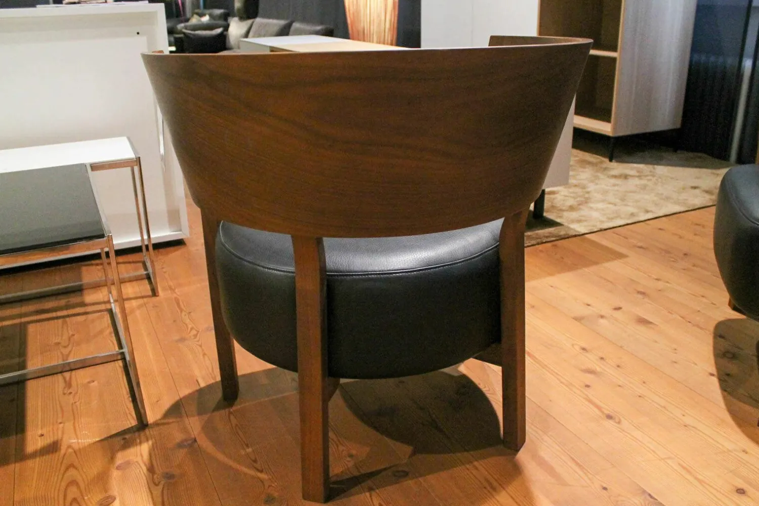 Conde House Loungesessel|Sessel Tosai Leder L3 Schwarz Gestell Nussbaum