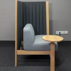 Girsberger Relaxsessel|Sessel Velum Mit Rück- und Seitenwand und Tisch