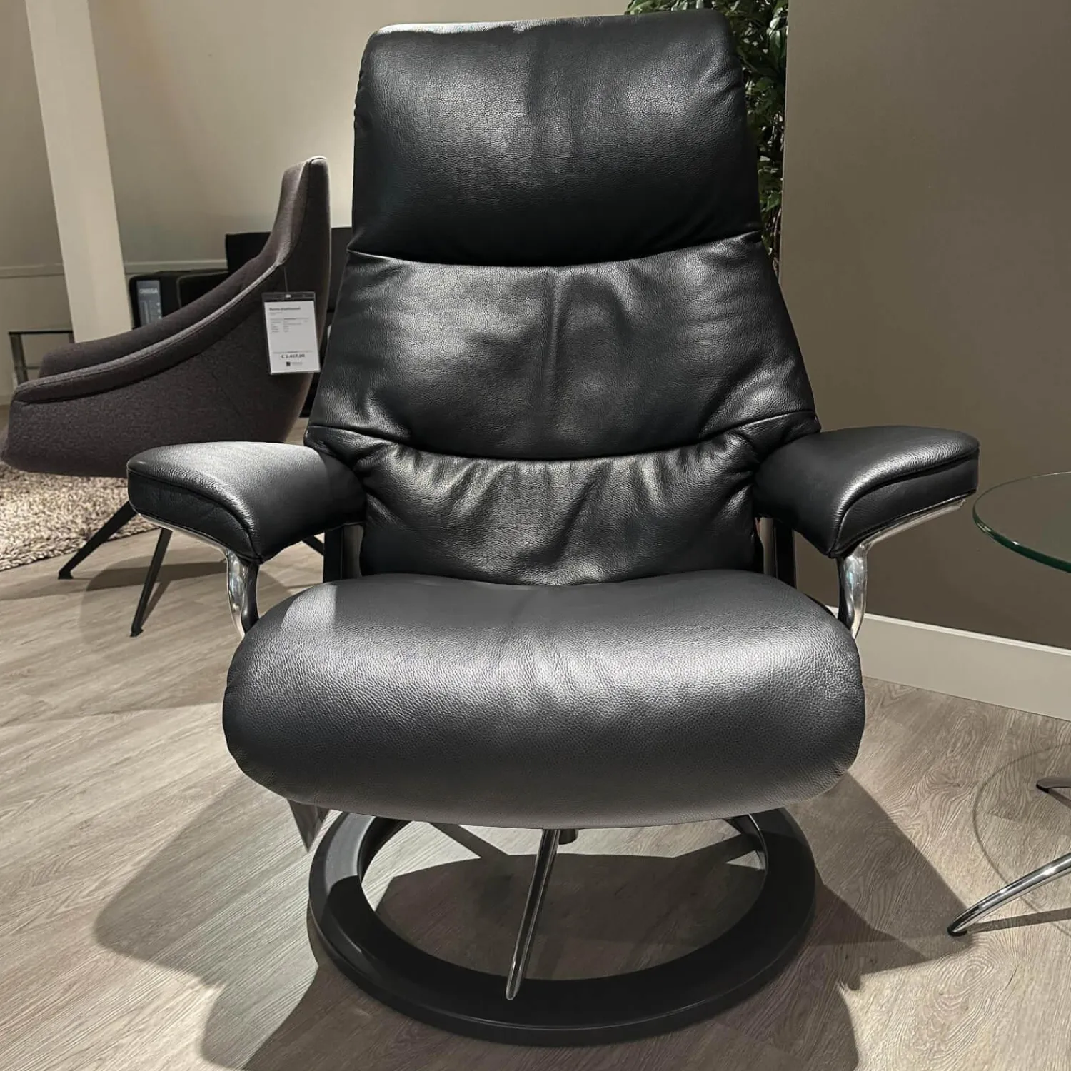 Stressless Relaxsessel|Sessel View M Bezug Cori Schwarz Untergestell Signature Metall Poliert Holz Schwarz Inklusive Hocker