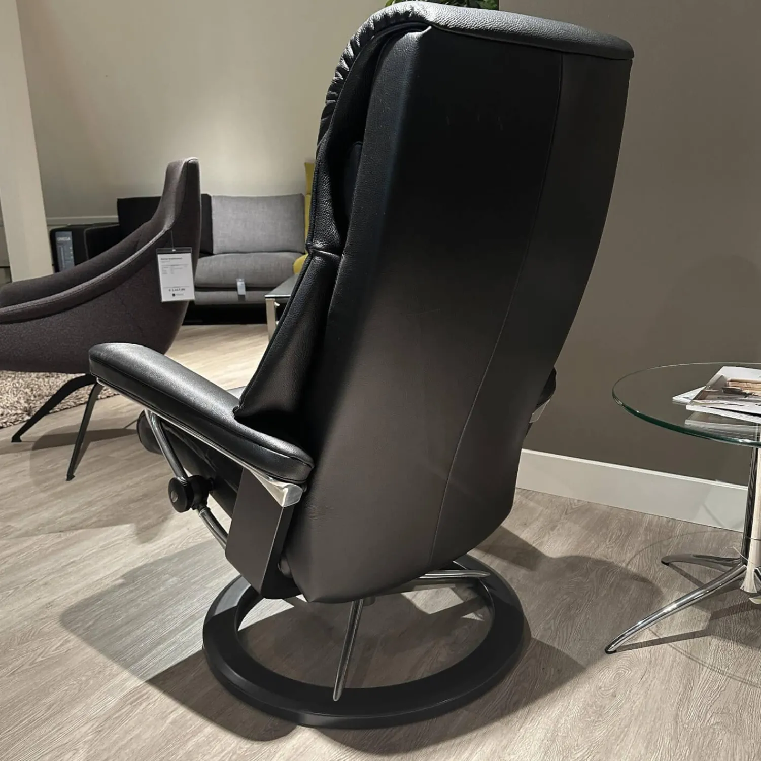 Stressless Relaxsessel|Sessel View M Bezug Cori Schwarz Untergestell Signature Metall Poliert Holz Schwarz Inklusive Hocker