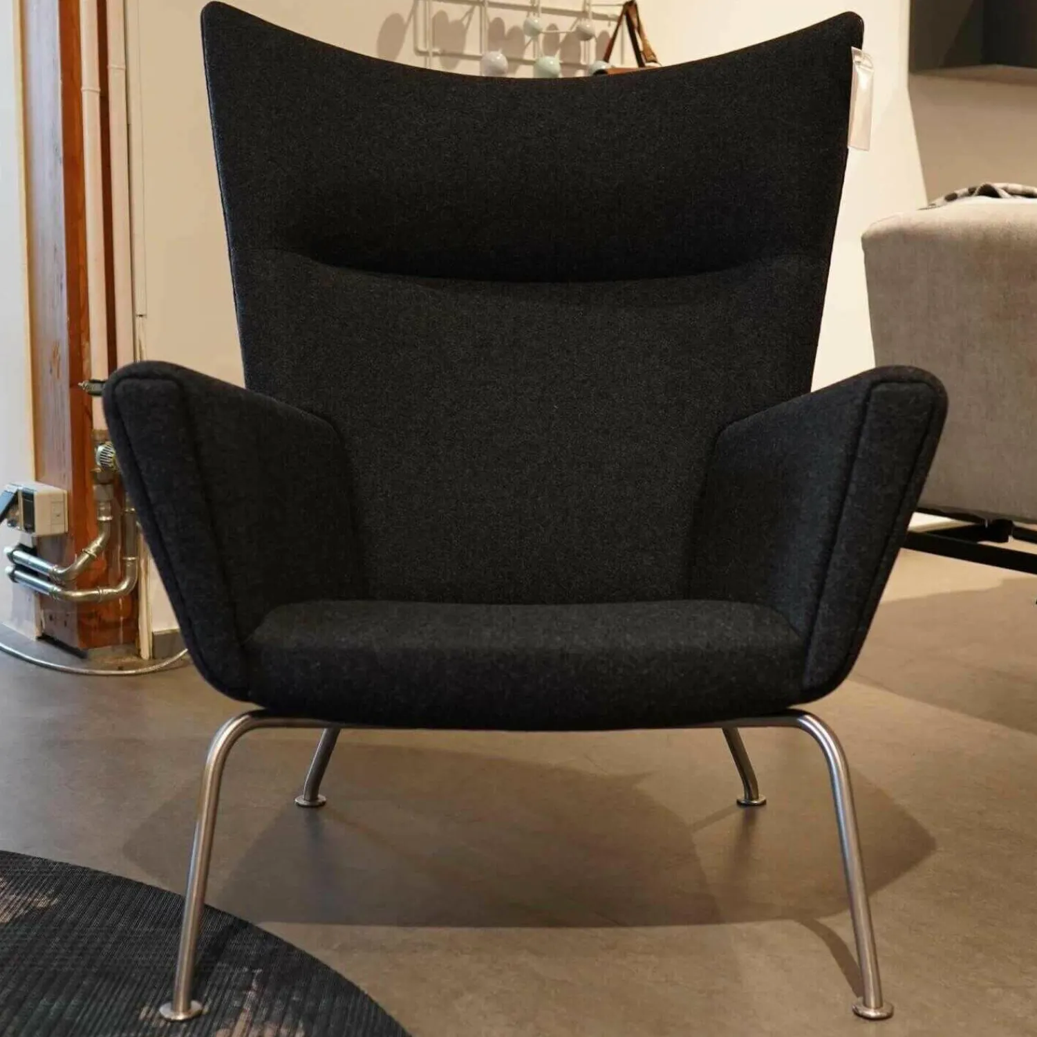 Carl Hansen & Søn Relaxsessel|Sessel Wingchair CH445 Stoff Divina Schwarz Gestell Silber