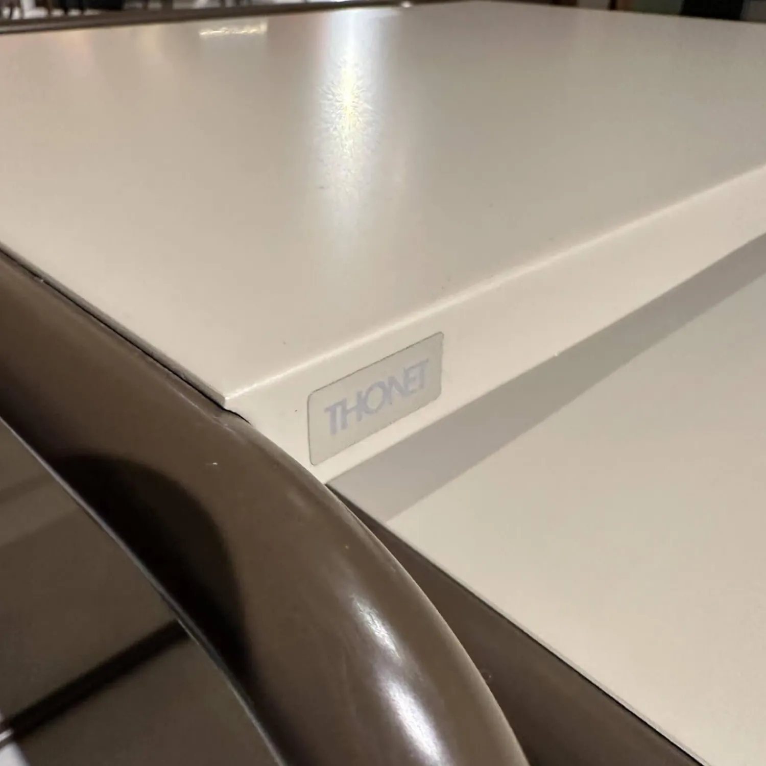 Thonet Beistelltische|Set Beistelltische B97 Gestell TS 8005 Lackiert Schokobraun Braun Platte Decklack TS 3005 Warmgrau Grau