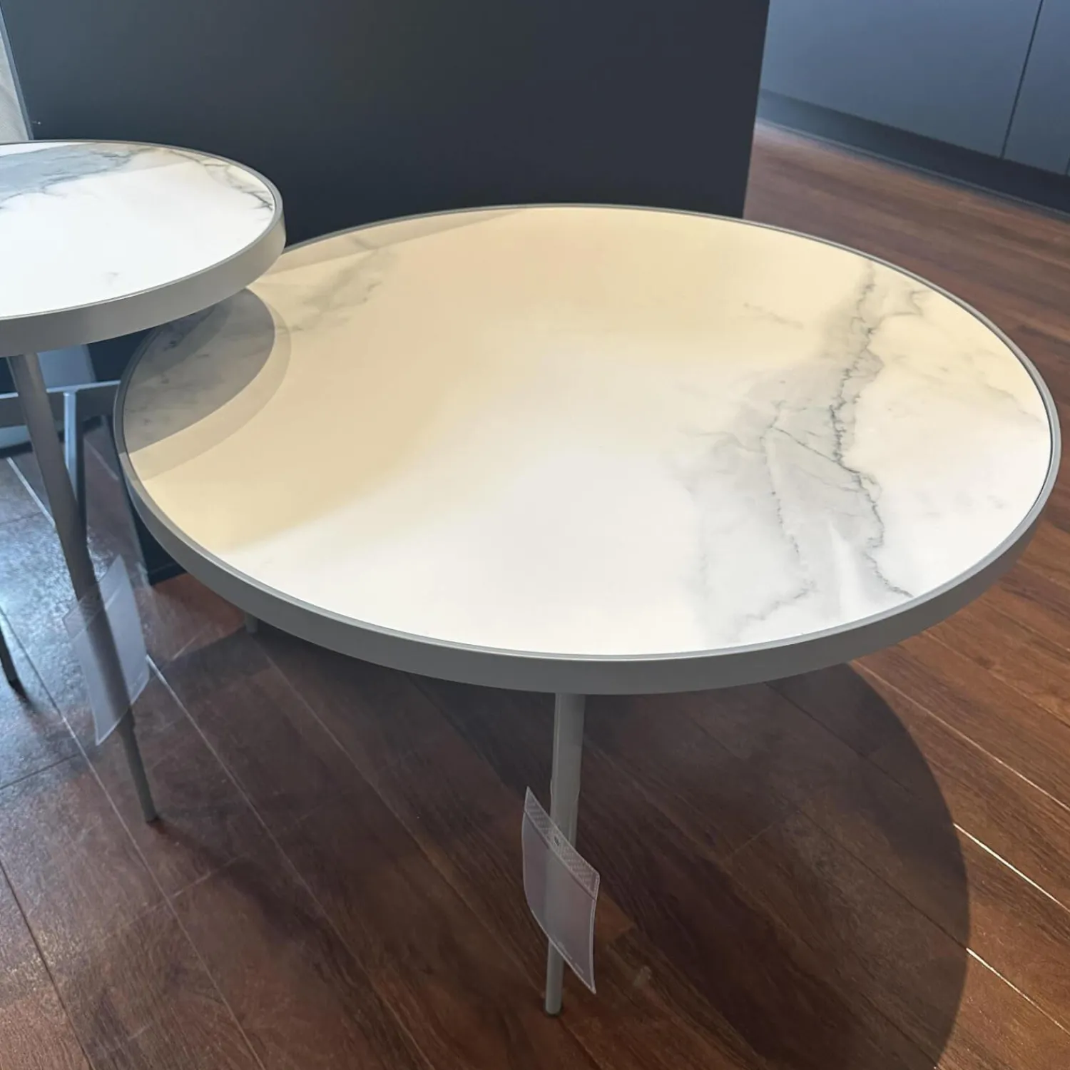 Rom Couchtische|Set Couchtisch Gio T70 Und T40 Platte Angora Weiß Gestell Metall Silber