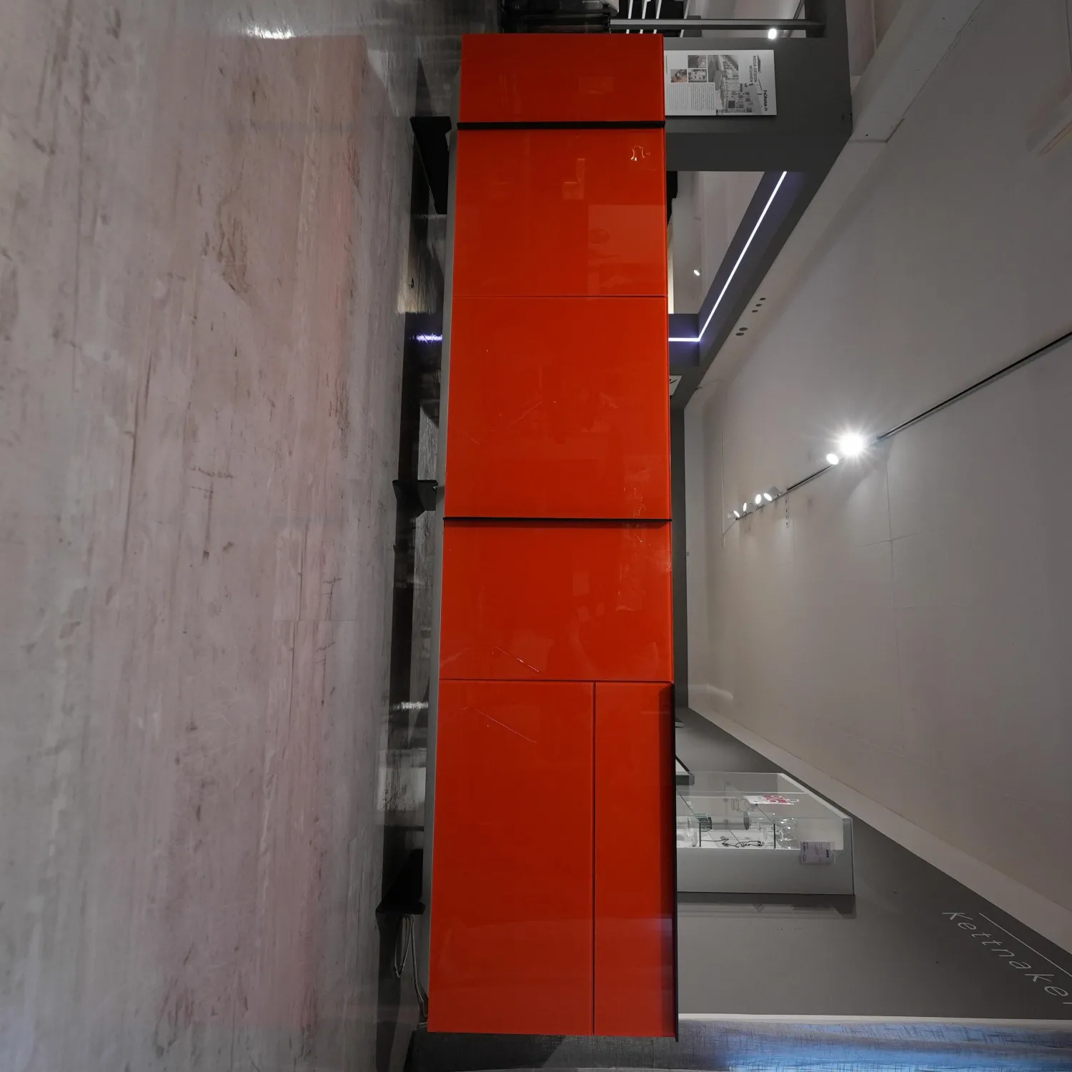 Kettnaker Kommoden & Sideboards|Sideboard Alea Lack Blutorange Rahmengestell und Griffleisten Alu Schwarz Matt