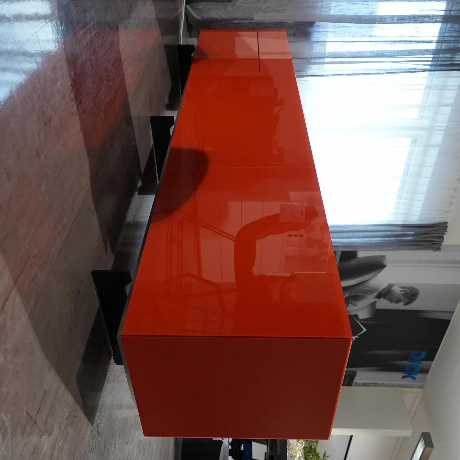 Kettnaker Kommoden & Sideboards|Sideboard Alea Lack Blutorange Rahmengestell und Griffleisten Alu Schwarz Matt