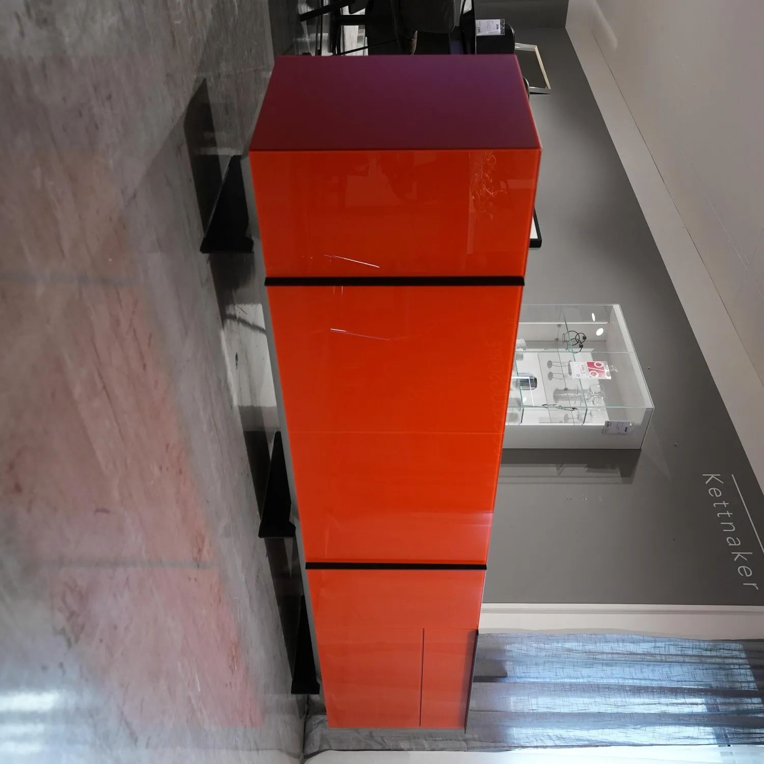 Kettnaker Kommoden & Sideboards|Sideboard Alea Lack Blutorange Rahmengestell und Griffleisten Alu Schwarz Matt