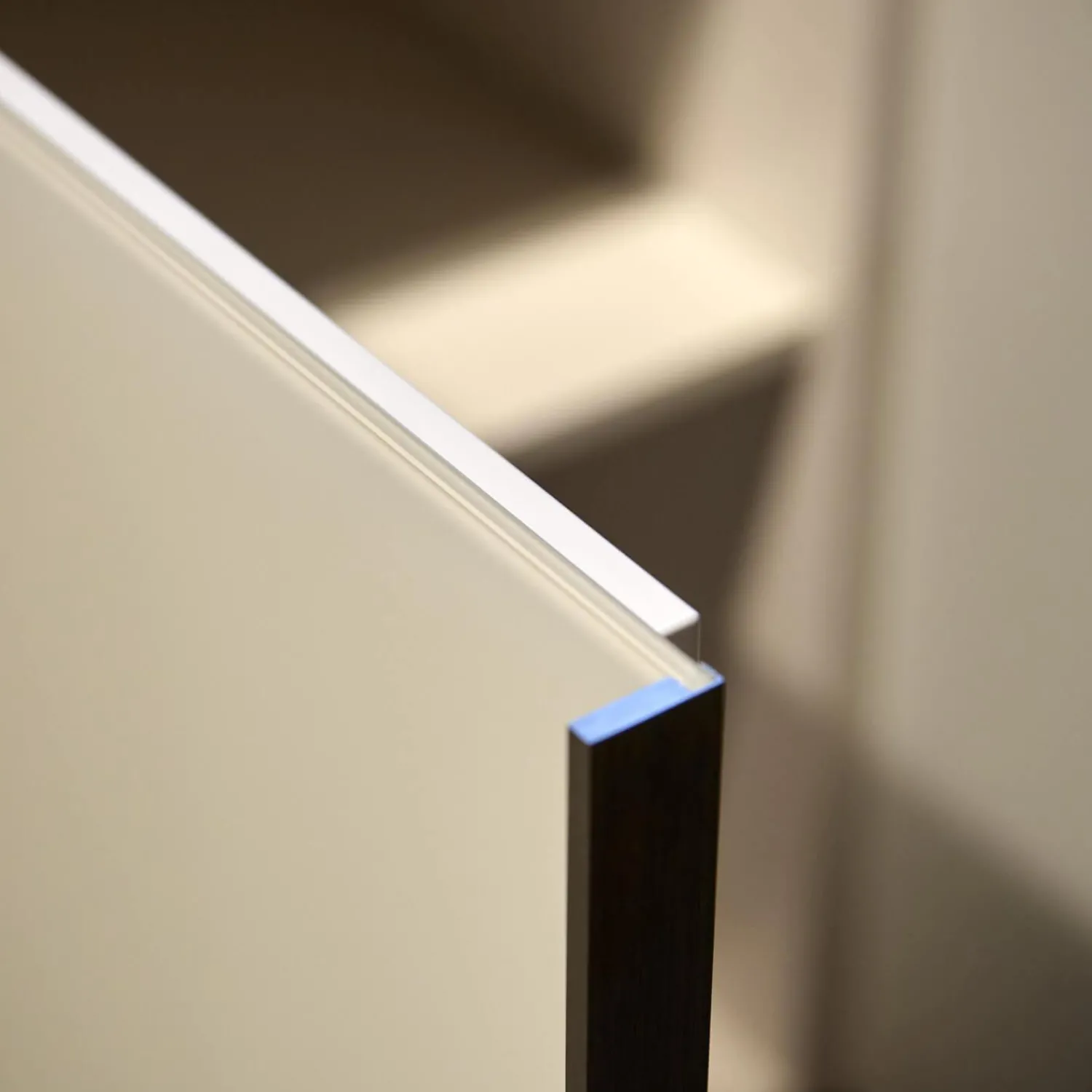 Kettnaker Kommoden & Sideboards|Sideboard Alea Lack Weiß Front Und Abdeckplatte Glas Matt Weiß Griffe Alu Matt