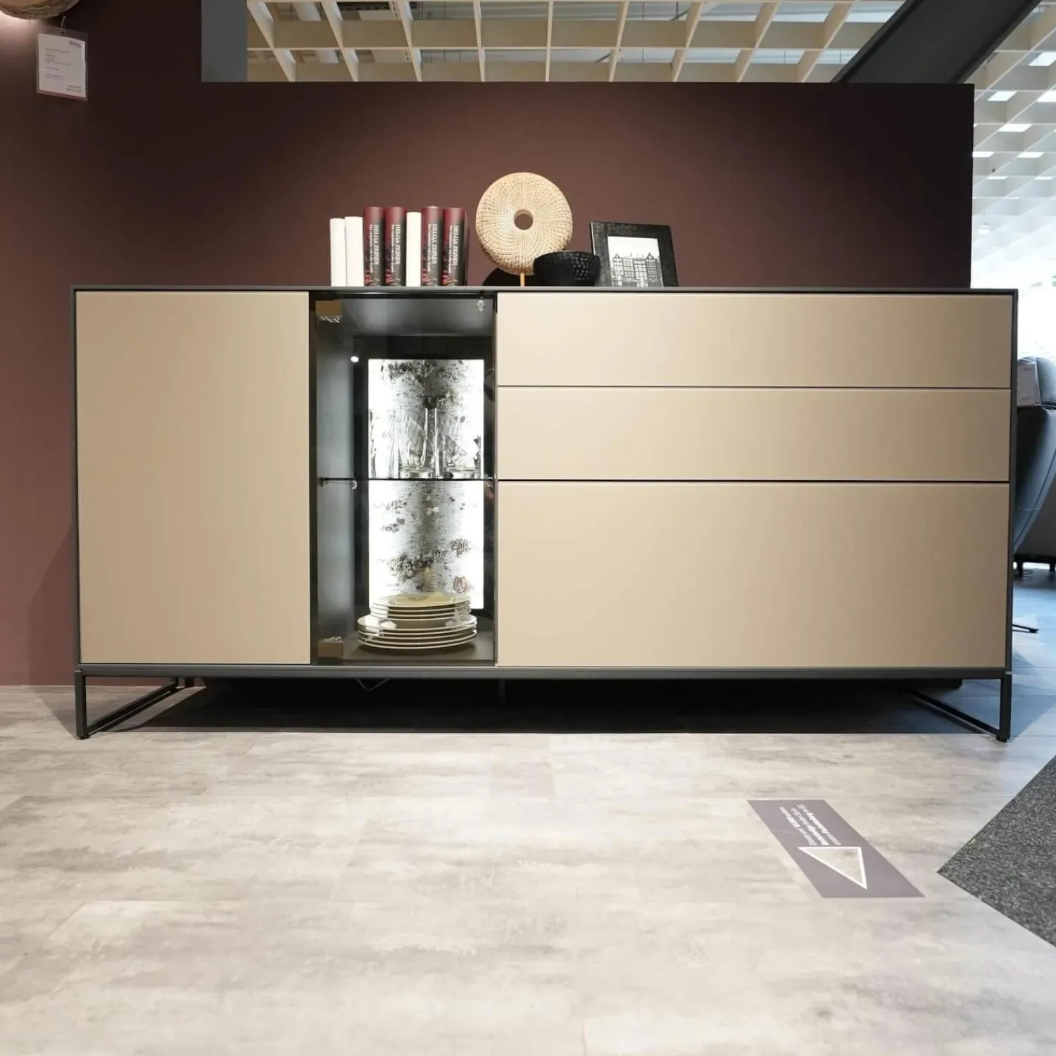 Hartmann Kommoden & Sideboards|Sideboard Alva Kernbirke Massiv Harmaa Mit Vitrinen Beleuchtung Kufen 3110W 1191 Schwarz