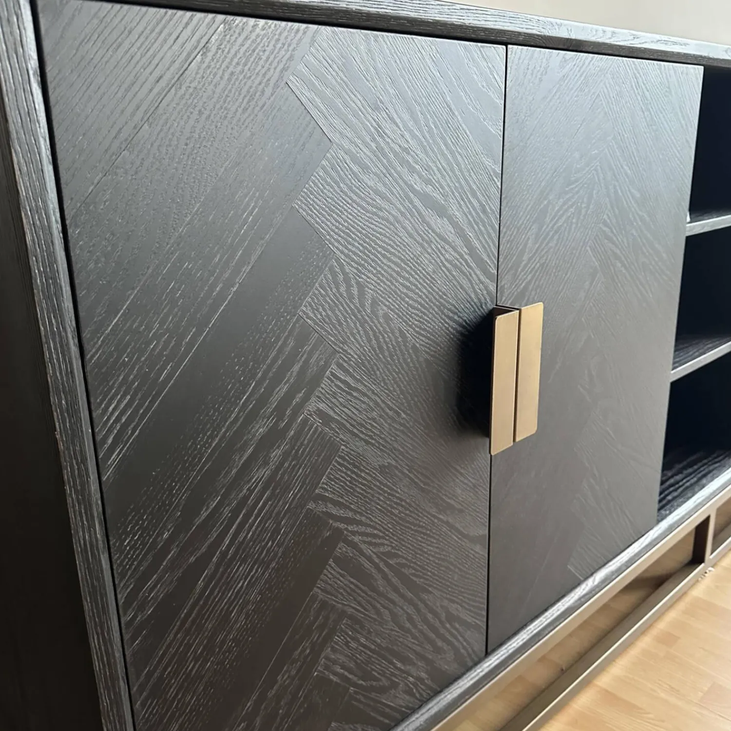 Richmond Kommoden & Sideboards|Sideboard Blackbone Korpus Eichenfurnier Schwarz Rustikal Gestell Und Griffe Messing