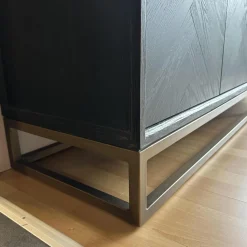 Richmond Kommoden & Sideboards|Sideboard Blackbone Korpus Eichenfurnier Schwarz Rustikal Gestell Und Griffe Messing