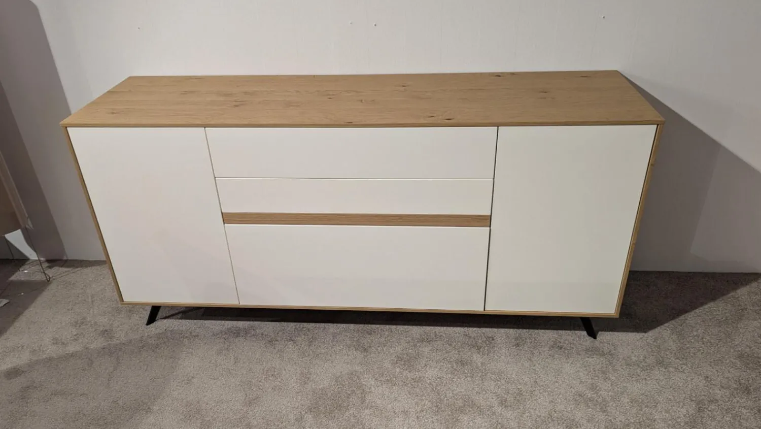 Gwinner Kommoden & Sideboards|Sideboard Calea Lack Seidenmatt Weiß Akzente Wildeiche Natur Füße Schwarz