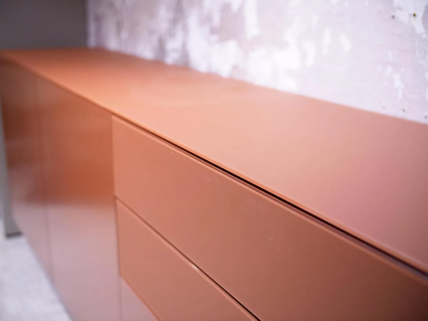 Sudbrock Kommoden & Sideboards|Sideboard Cubo Glattlack Ziegelrot Rot Mit Glasplatte Gefrostet