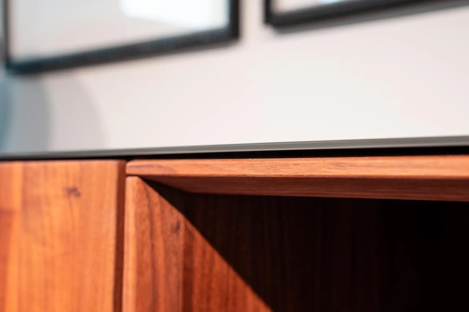 Team 7 Kommoden & Sideboards|Sideboard Cubus Pure Nussbaum Natur Geölt Innen Buche Farbglas Graphitgrau Matt