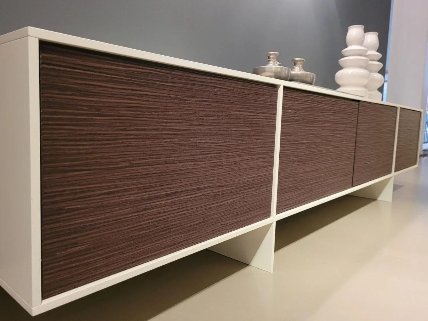 Bert Plantagie Wohnwände & Tv-Lowboards|Sideboard Face TV-Möbel Seidenglanz Weiß Dunkles Holz