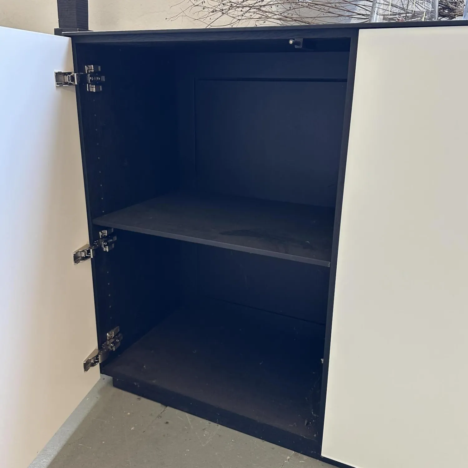 Scholtissek Kommoden & Sideboards|Sideboard Farn Front Glas 9010 Weiss Matt Außen Und Innern Schwarz Matt