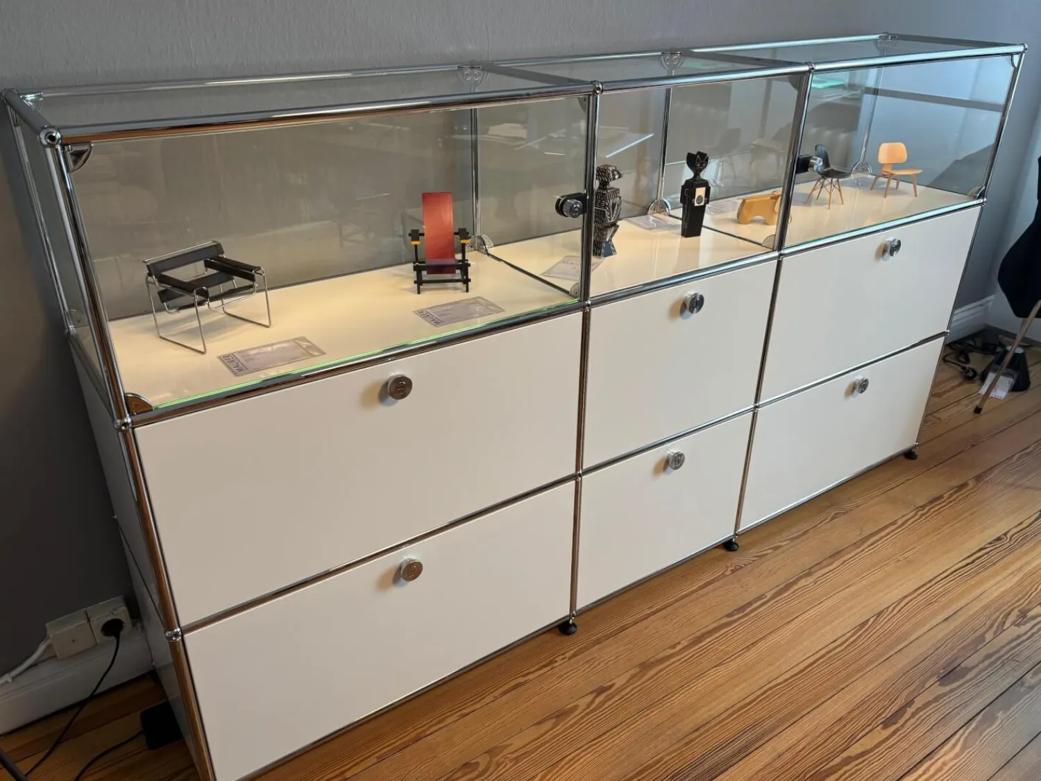 USM Haller Kommoden & Sideboards|Sideboard Front Lack 24 Reinweiss Weiß Pulverbeschichtet Stangen Und Kugeln Verchromt Mit Glasmodul