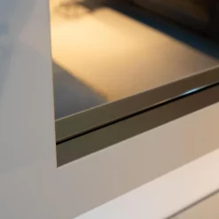 Christine Kröncke Kommoden & Sideboards|Sideboard GAP 23LI Lack Pearl Matt Sockel Spiegelschichtstoff Chrom Glänzen mit Spiegel