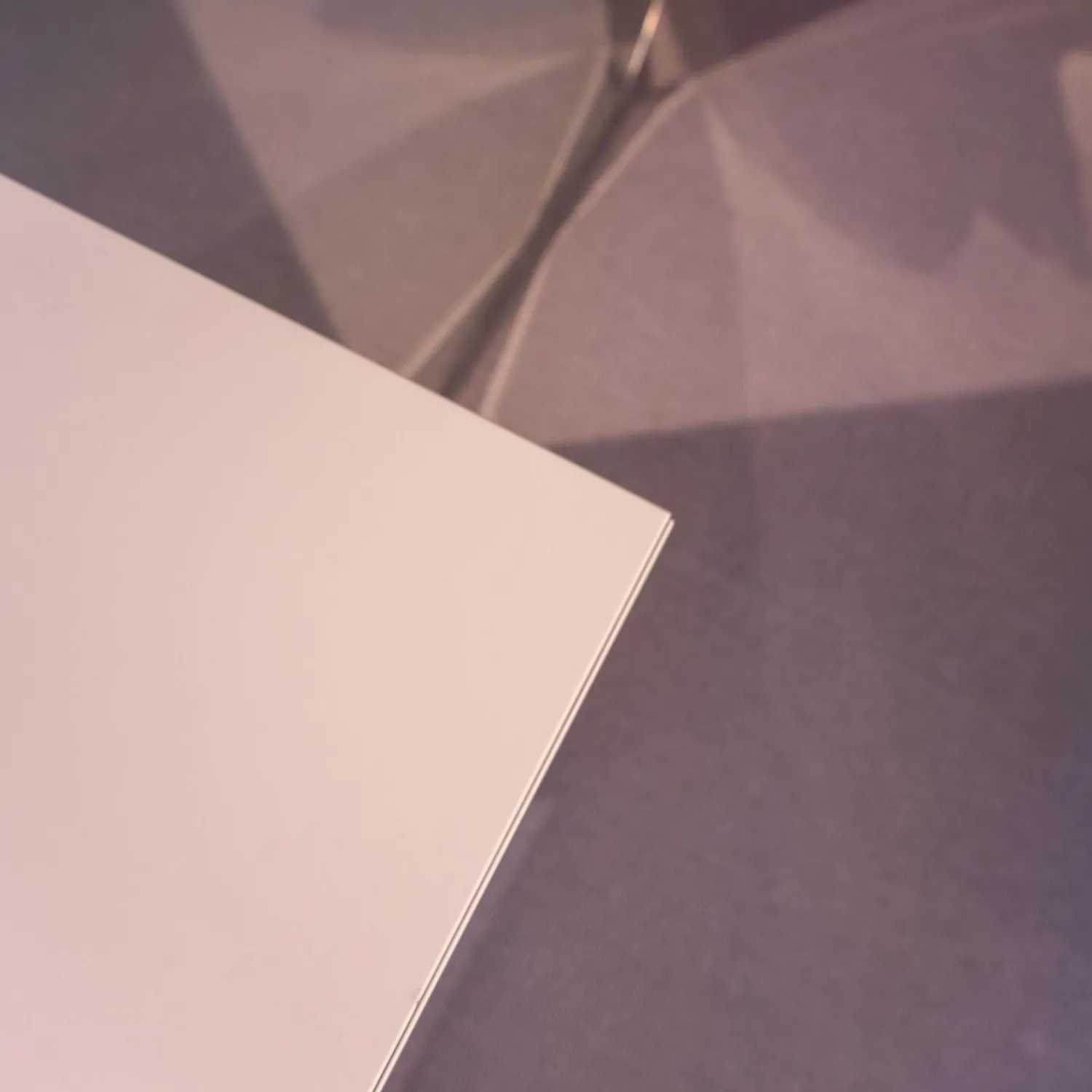 Christine Kröncke Kommoden & Sideboards|Sideboard GAP 23LI Lack Pearl Matt Sockel Spiegelschichtstoff Chrom Glänzen mit Spiegel