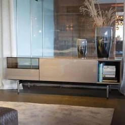 Flexform Kommoden & Sideboards|Sideboard Jeremy Hockglanz Taubengrau Grau Braun Lackiert Gestell Metall Epoxidpulver Beschichtet Und Gebrannt Füße Aluminiumdruckguss Satiniert