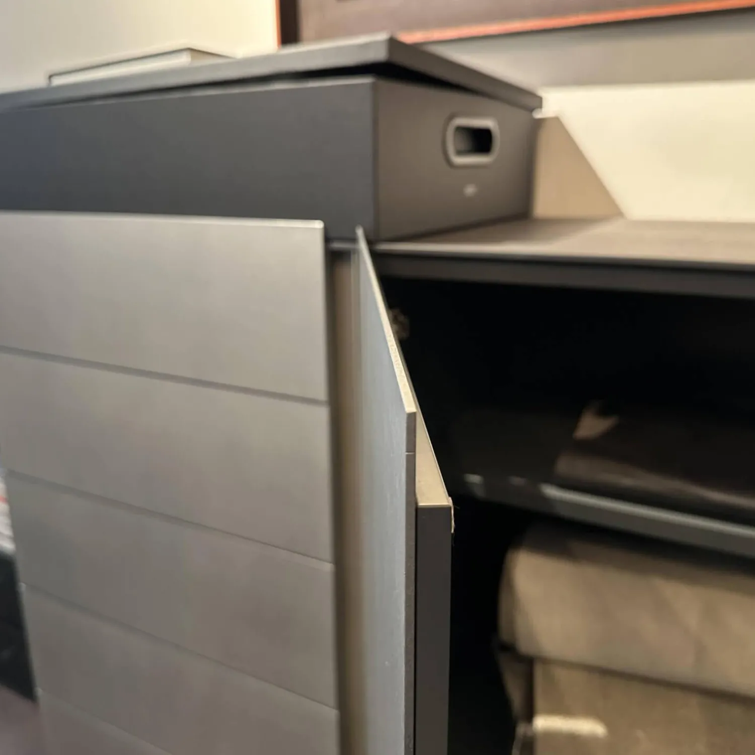 Interlübke Kommoden & Sideboards|Sideboard Jorel Esche Achat B73 Anthrazit Lackiert Und M21 Edelstahl Silvertouch Grau