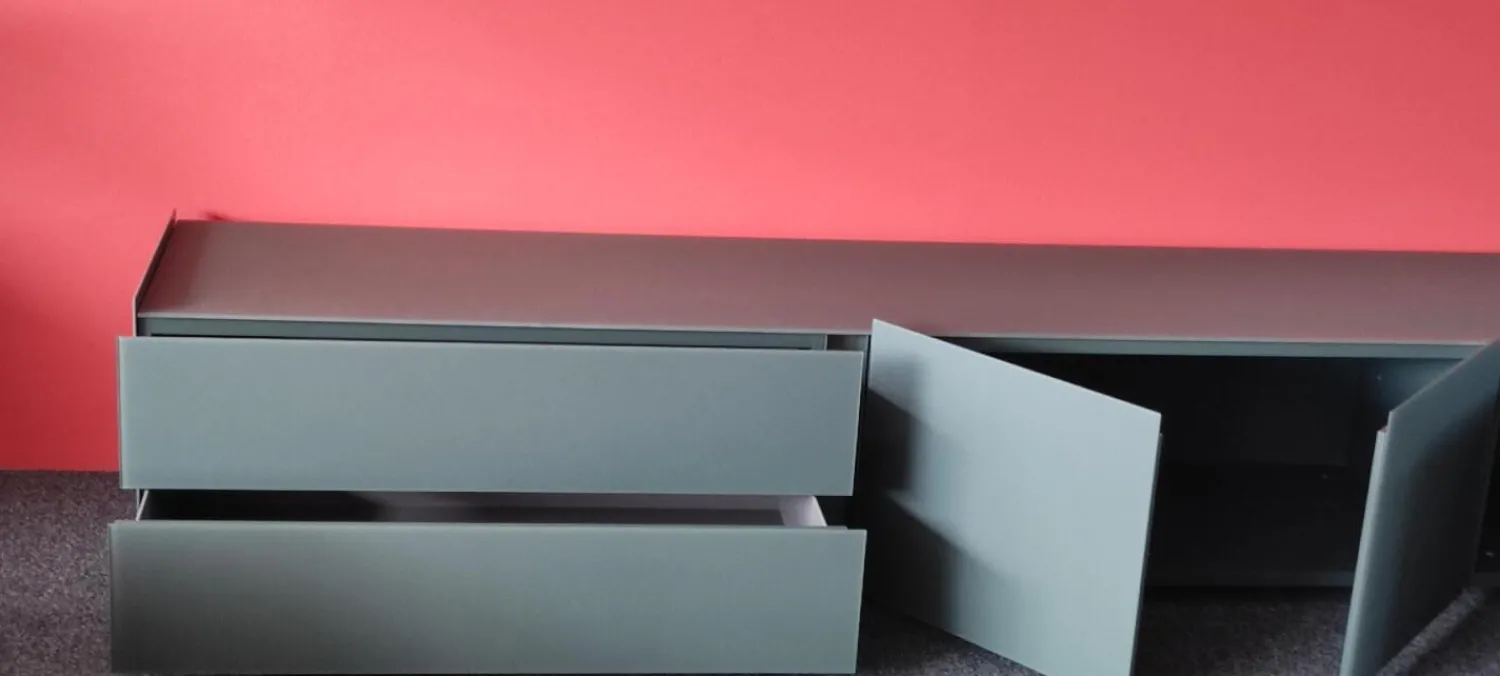 Interlübke Kommoden & Sideboards|Sideboard Jorel Lack Bahia M81 Matt Grün Front und Abdeckplatte Glas Bahia Matt T81 Schwarz