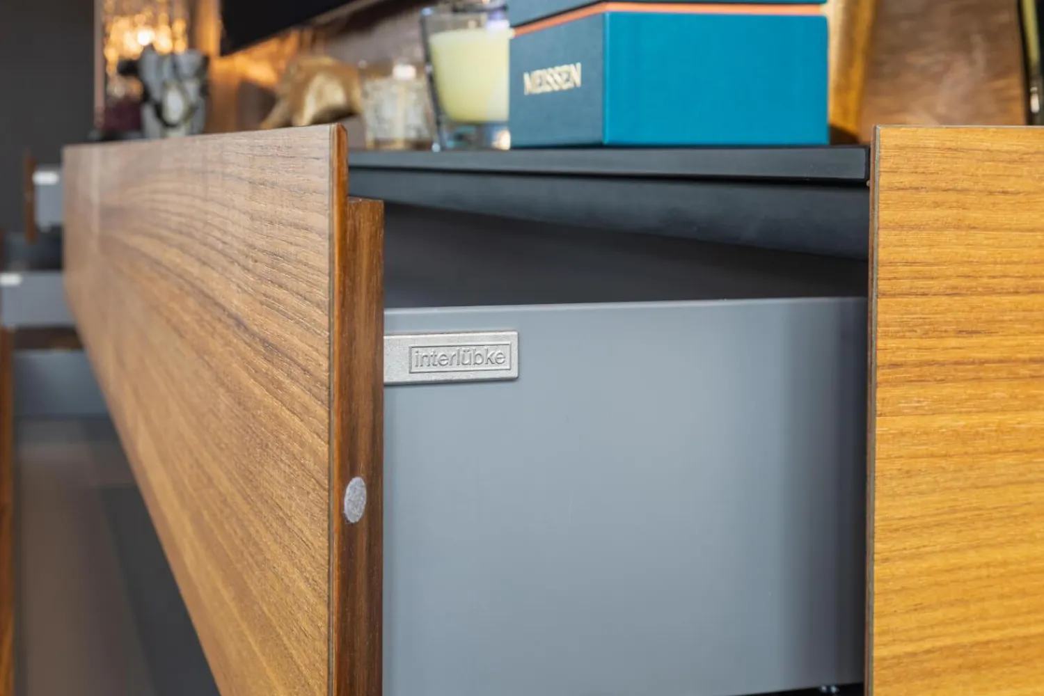 Interlübke Kommoden & Sideboards|Sideboard Just Cube Bold Nussbaum Canela Geölt E76 Abdeckplatte Mattglas