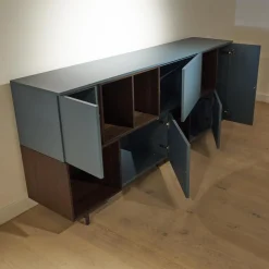 San Giacomo Kommoden & Sideboards|Sideboard Lampo Eiche Termort und Avio matt lackiert Drehtüren mit Push-Pull Öffnung Glaseinlegeböden