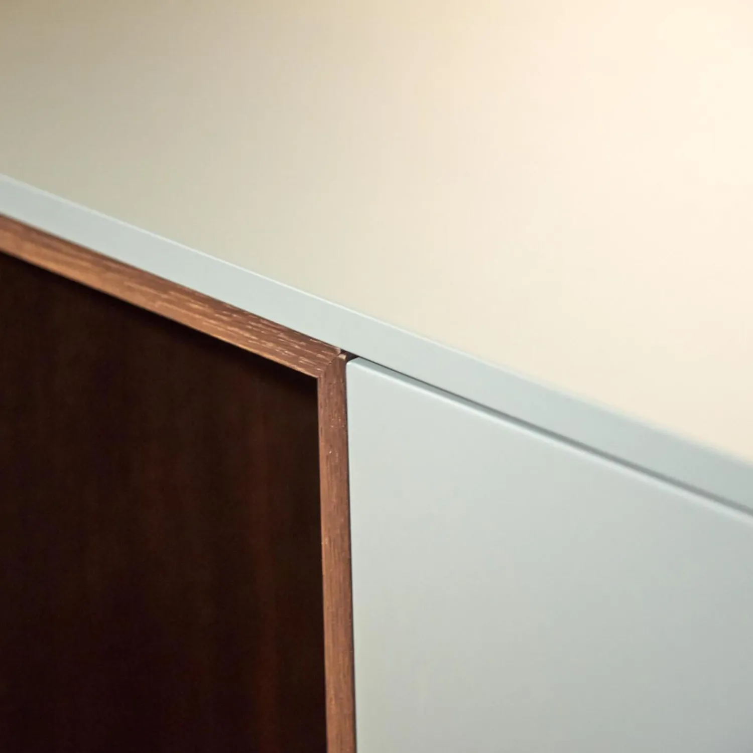 San Giacomo Kommoden & Sideboards|Sideboard Lampo Eiche Termort und Avio matt lackiert Drehtüren mit Push-Pull Öffnung Glaseinlegeböden