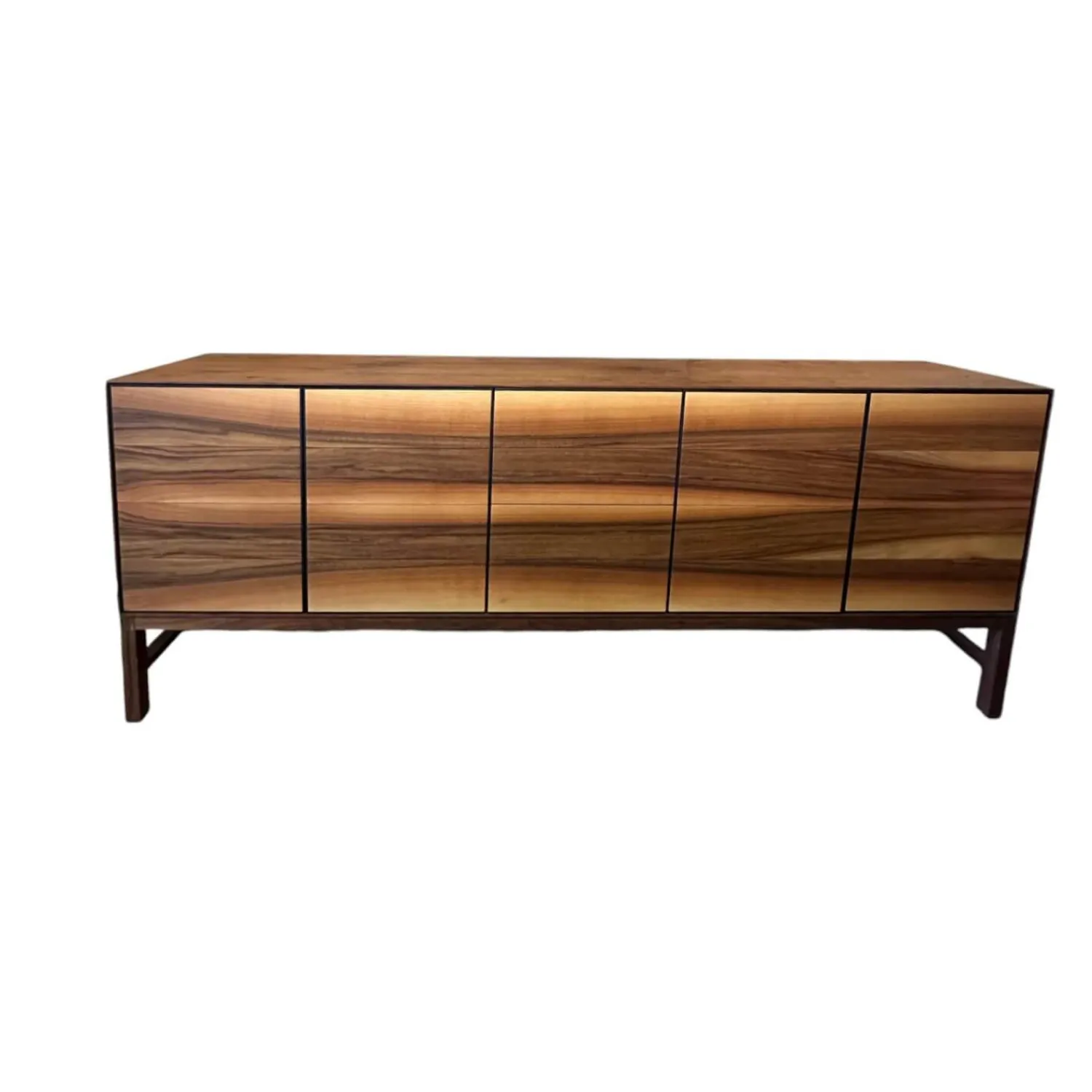 Scholtissek Kommoden & Sideboards|Sideboard Linum Astiger Nussbaum Natur Geölt Front Europäischer Nussbaum Innen Birke