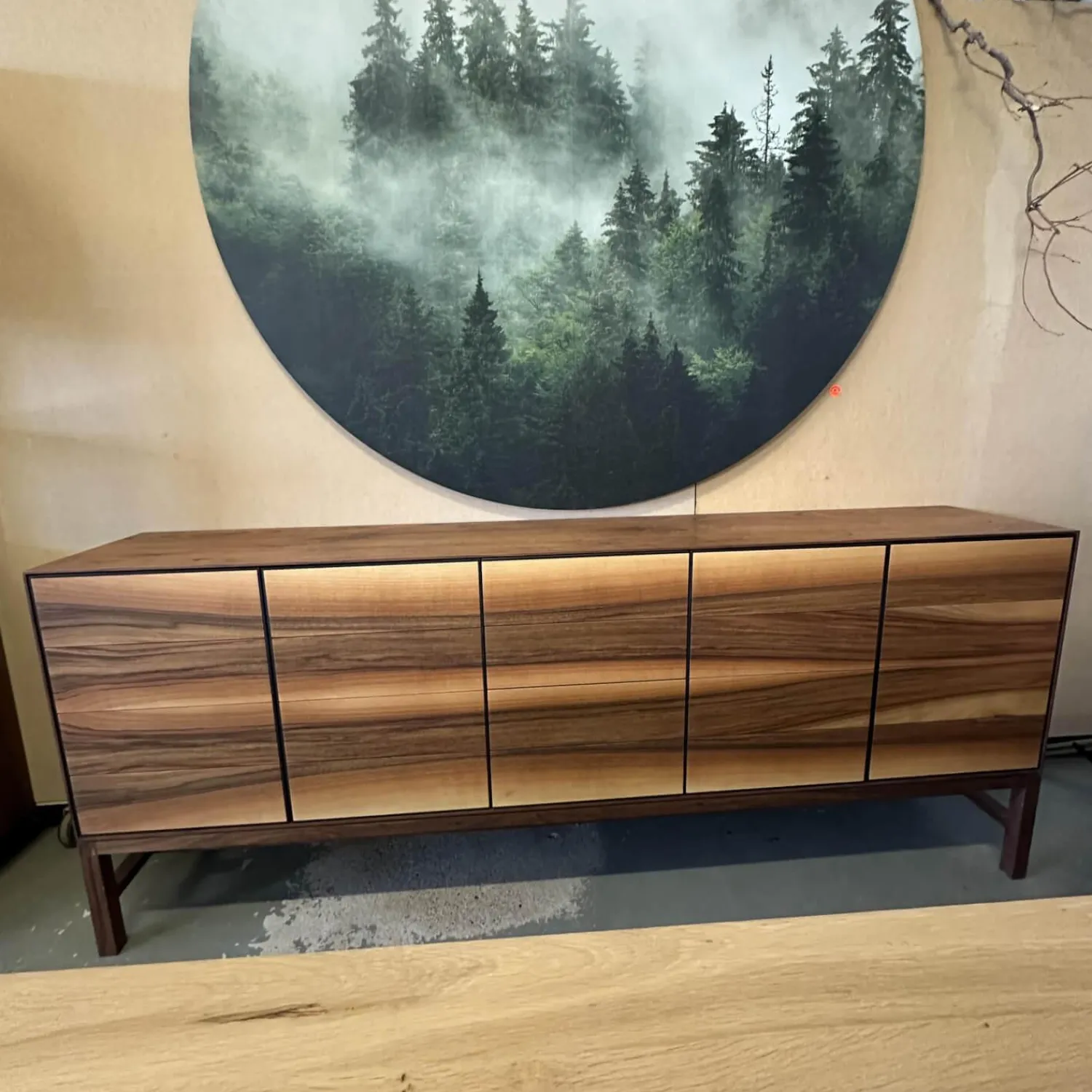 Scholtissek Kommoden & Sideboards|Sideboard Linum Astiger Nussbaum Natur Geölt Front Europäischer Nussbaum Innen Birke