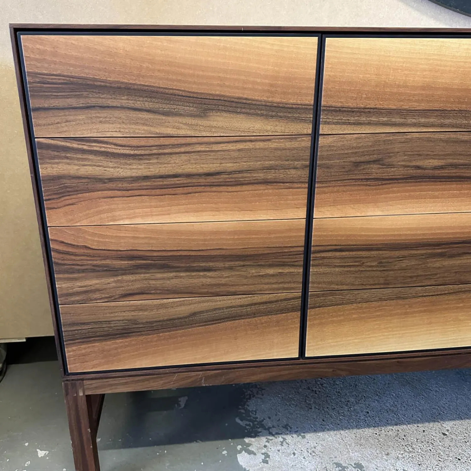 Scholtissek Kommoden & Sideboards|Sideboard Linum Astiger Nussbaum Natur Geölt Front Europäischer Nussbaum Innen Birke
