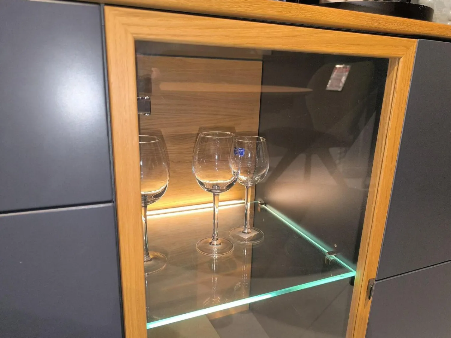 Niehoff Kommoden & Sideboards|Sideboard Lugano Front Und Korpus 096 Lack Quarzgrau Grau Oberboden Eiche Massiv Gestell Eisen Schwarz Mit Beleuchtung