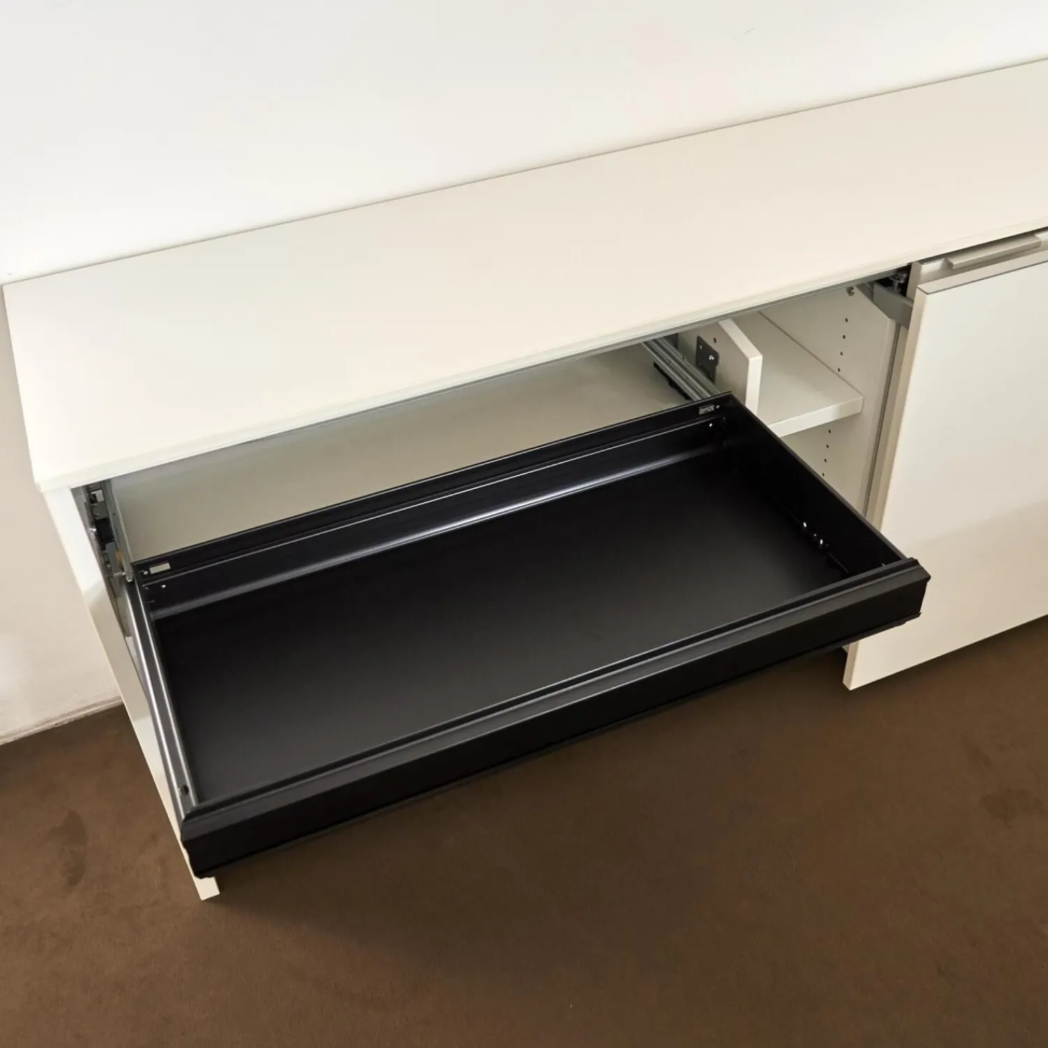 Vario Kommoden & Sideboards|Sideboard M9 Lack Premium Weiß Griff Aluminium Eloxiert Inklusive Einrichtungsset