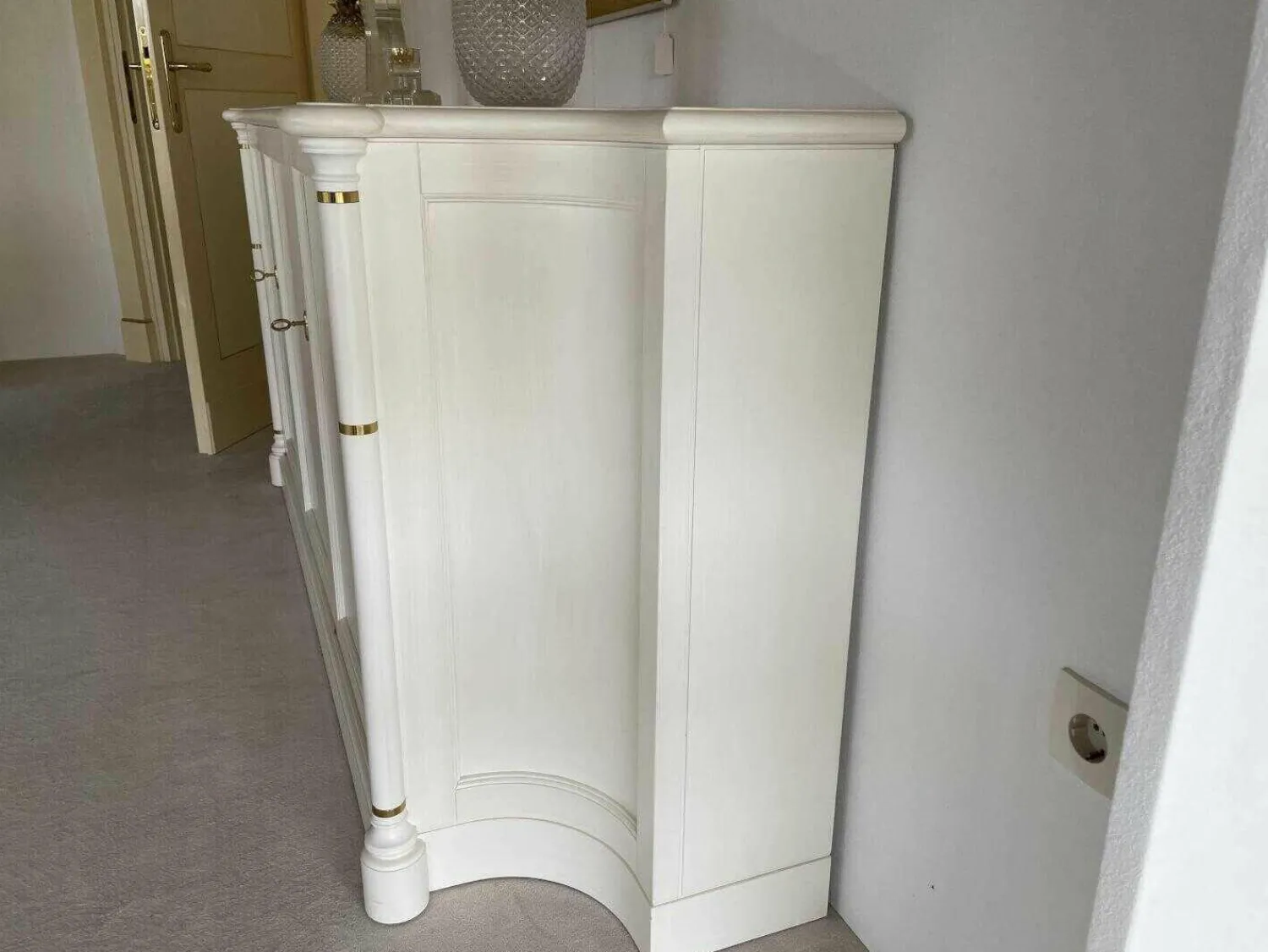 Küper Einrichtung Kommoden & Sideboards|Sideboard MM Stichlack Creme mit Messingapplikationen