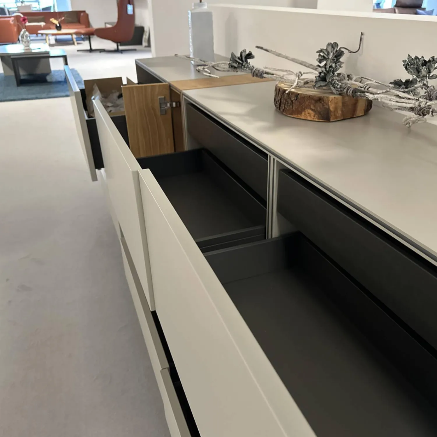 Hülsta Kommoden & Sideboards|Sideboard Neo Lack Seidengrau Akzent Natureiche Mit Offenem Glasfach