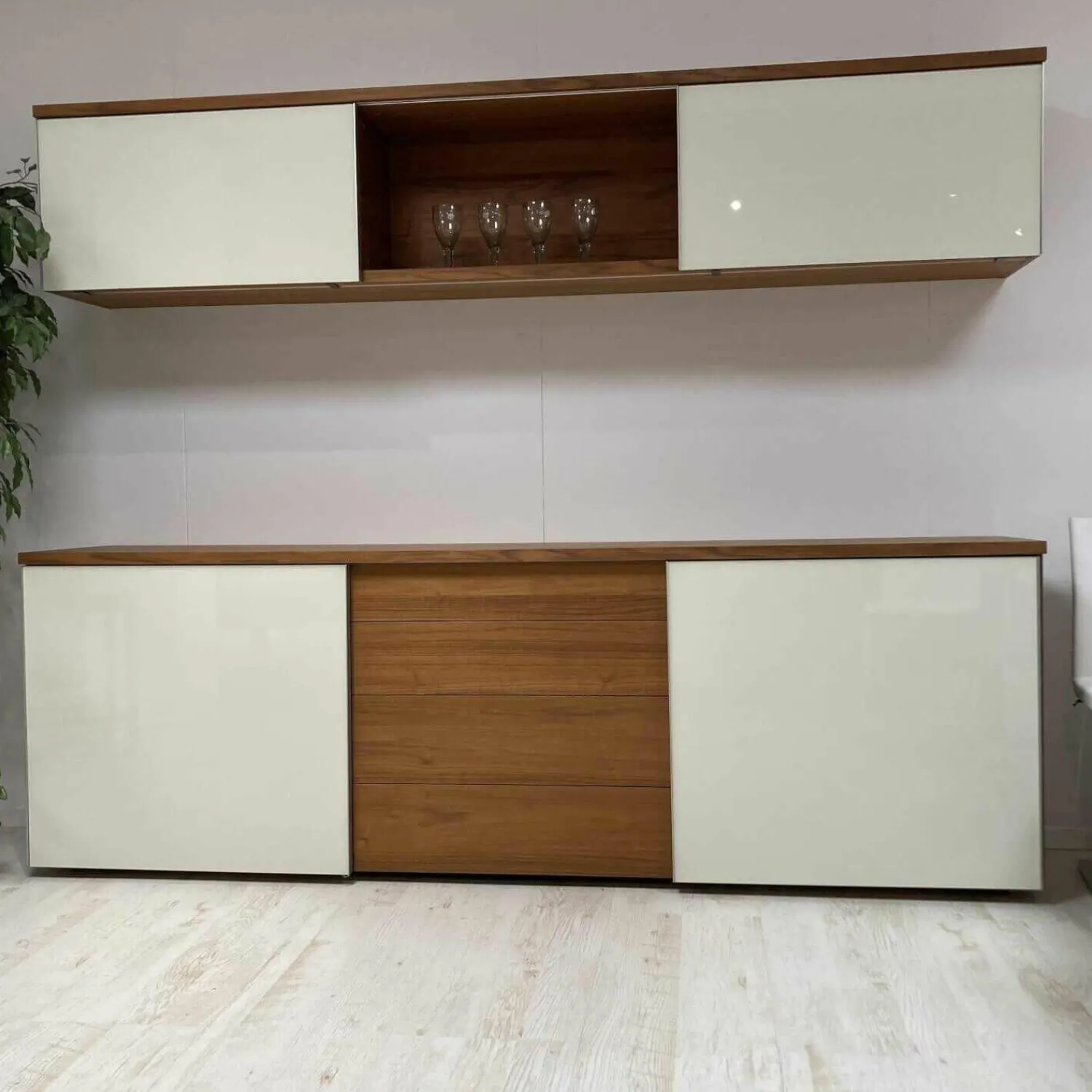 Ruoss Kommoden & Sideboards|Sideboard Nussbaum Glas Weiß Lackiert 9010 mit Hängeelement Claron