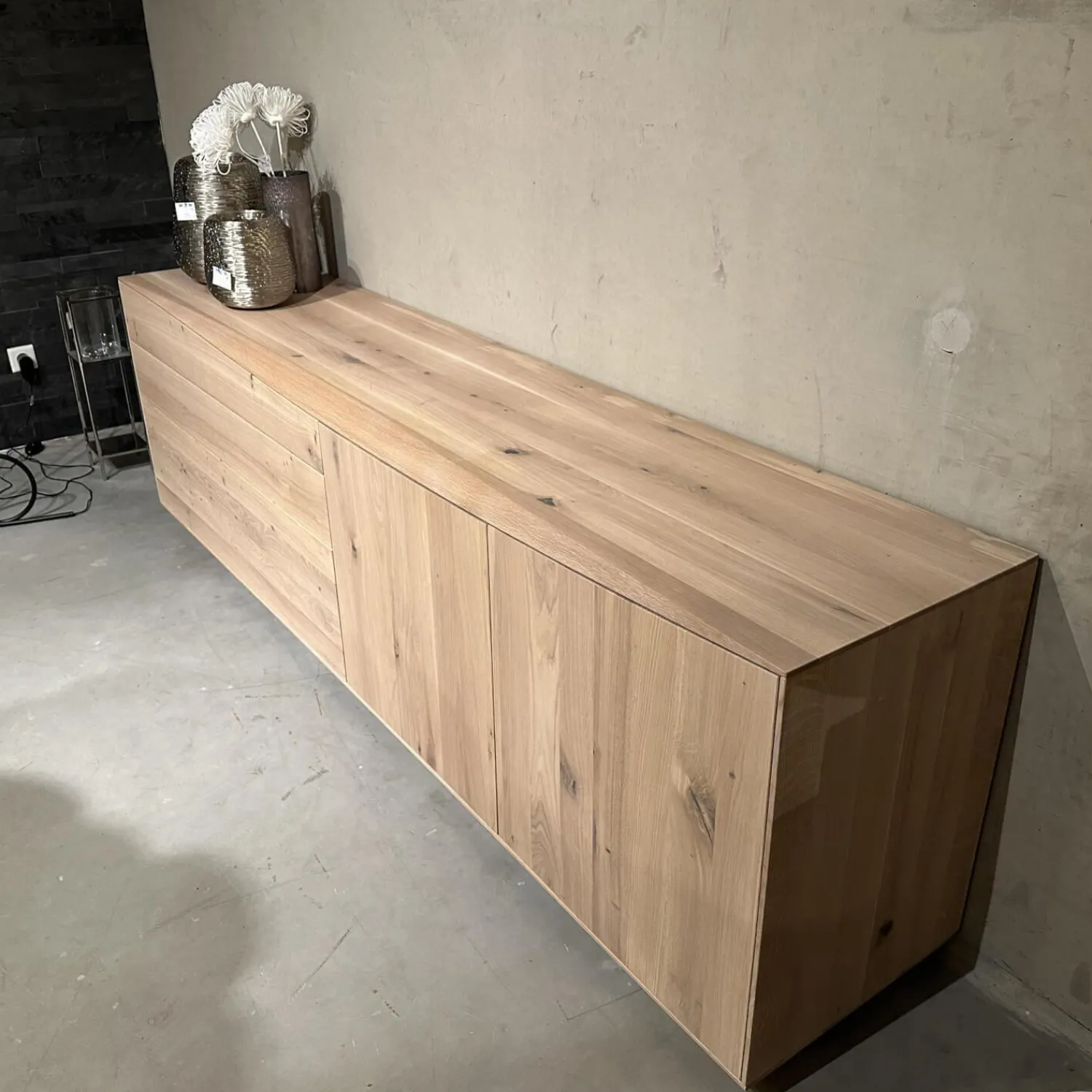 Anrei Kommoden & Sideboards|Sideboard Puro Wave Massivholz Eiche Weiß Geölt Rückwand Lichtgrau Lackiert Sideboard Puro Wave Massivholz Massivholz Eiche Weiß Geölt Rückwand Lichtgrau Lackiert
