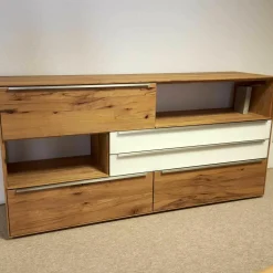 Decker Kommoden & Sideboards|Sideboard Ramos in Astbuche Massiv Naturbelassen Geölt Frontakzente Glas Weiß mit Beleuchtung