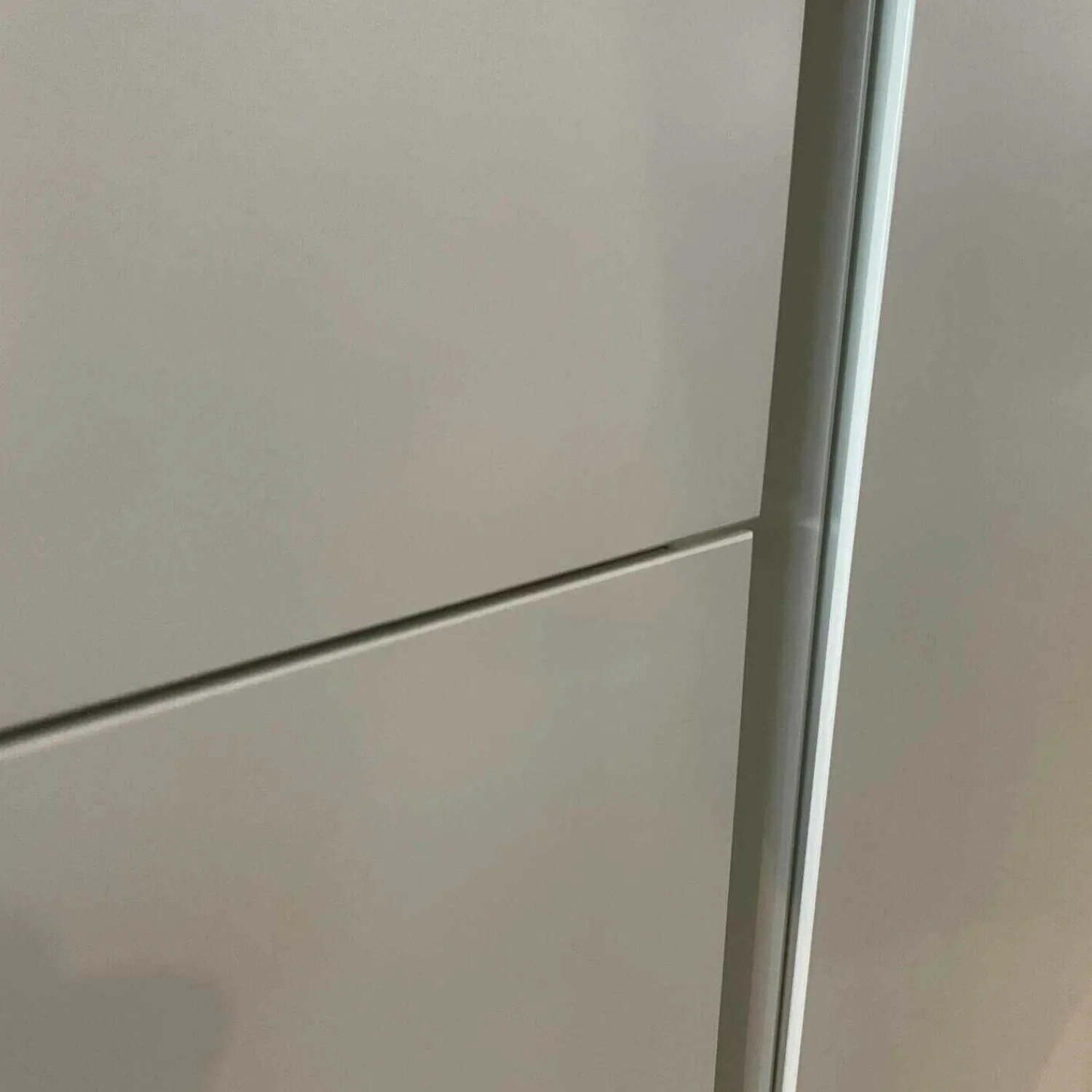 Interlübke Kommoden & Sideboards|Sideboard Raumteiler Jorel Lack Kristallweiß Abdeckplatte Eiche Dunkel