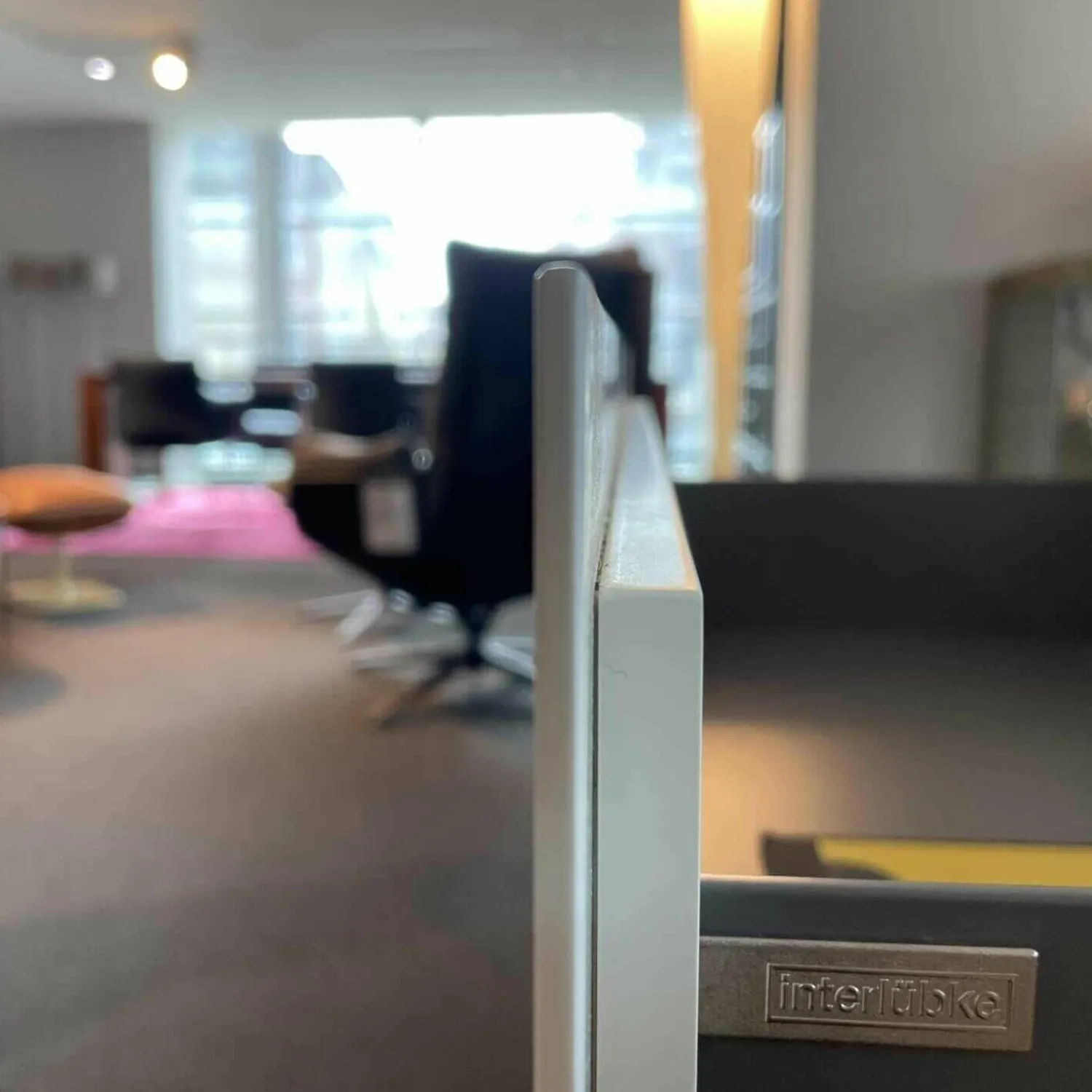 Interlübke Kommoden & Sideboards|Sideboard Raumteiler Jorel Lack Kristallweiß Abdeckplatte Eiche Dunkel