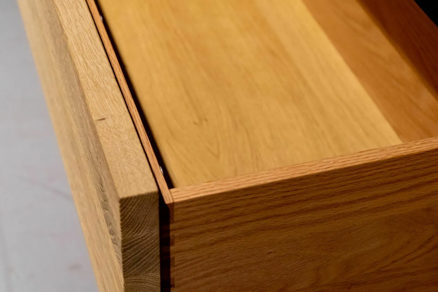 Riva Kommoden & Sideboards|Sideboard Rialto Fly Metal Fronten Eiche Vintage B3 Korpus und Wangen Eisen Titan Effekt