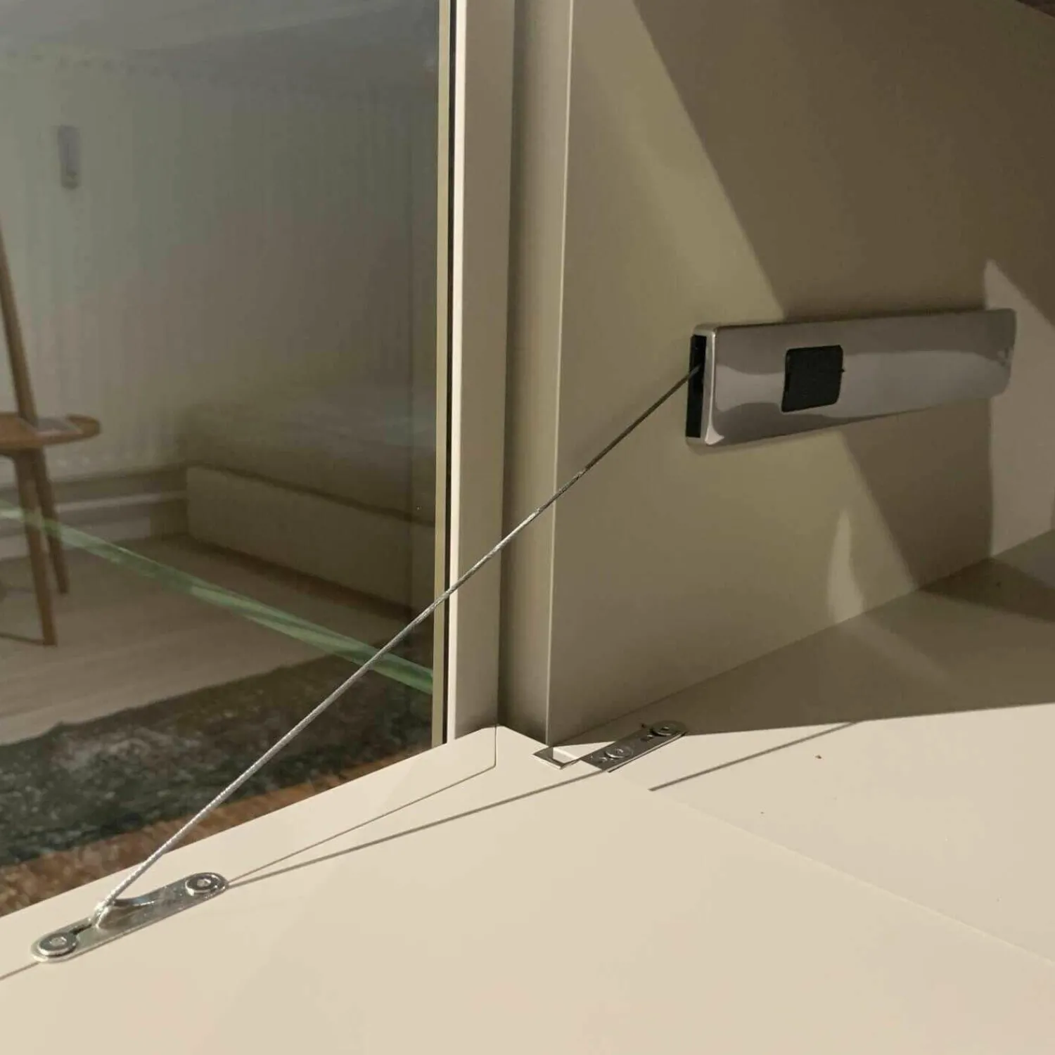 YOMEI Kommoden & Sideboards|Sideboard S100 Nussbaum Taupe Zierleiste Edelstahl Poliert