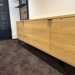 Janua Kommoden & Sideboards|Sideboard SC21 Eiche Natur Geölt Mit Ästen Füße Y Gestell H23 RAL9005 Tiefschwarz Schwarz