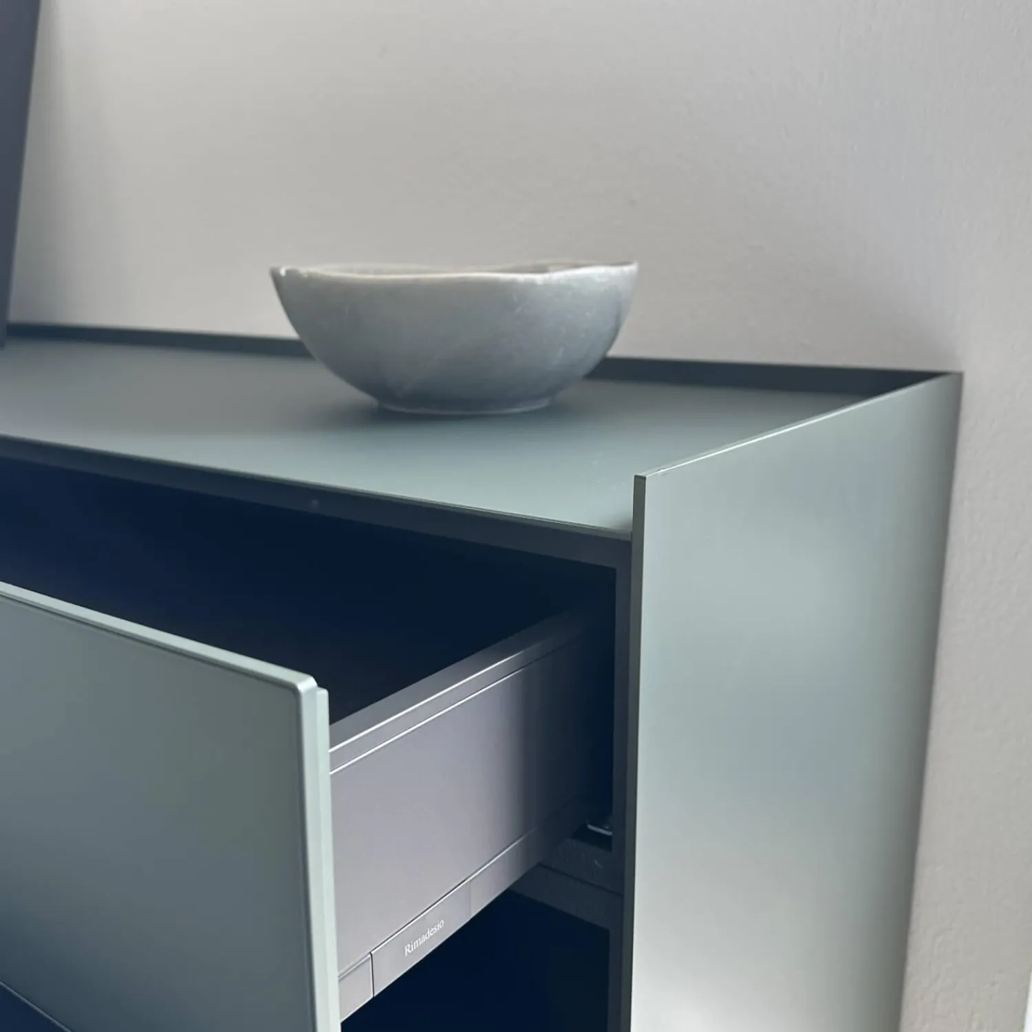 Rimadesio Kommoden & Sideboards|Sideboard Self Bold Glas Matt Verde Lichte 147 Grün Gestell Metall Verde Lichte 314 Grün Lackiert