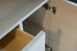 Zeitraum Kommoden & Sideboards|Sideboard Side Baby Atelier Eiche massiv Korpus Eiche Kalk Gebeizt Füße Zinkgelb Lackiert